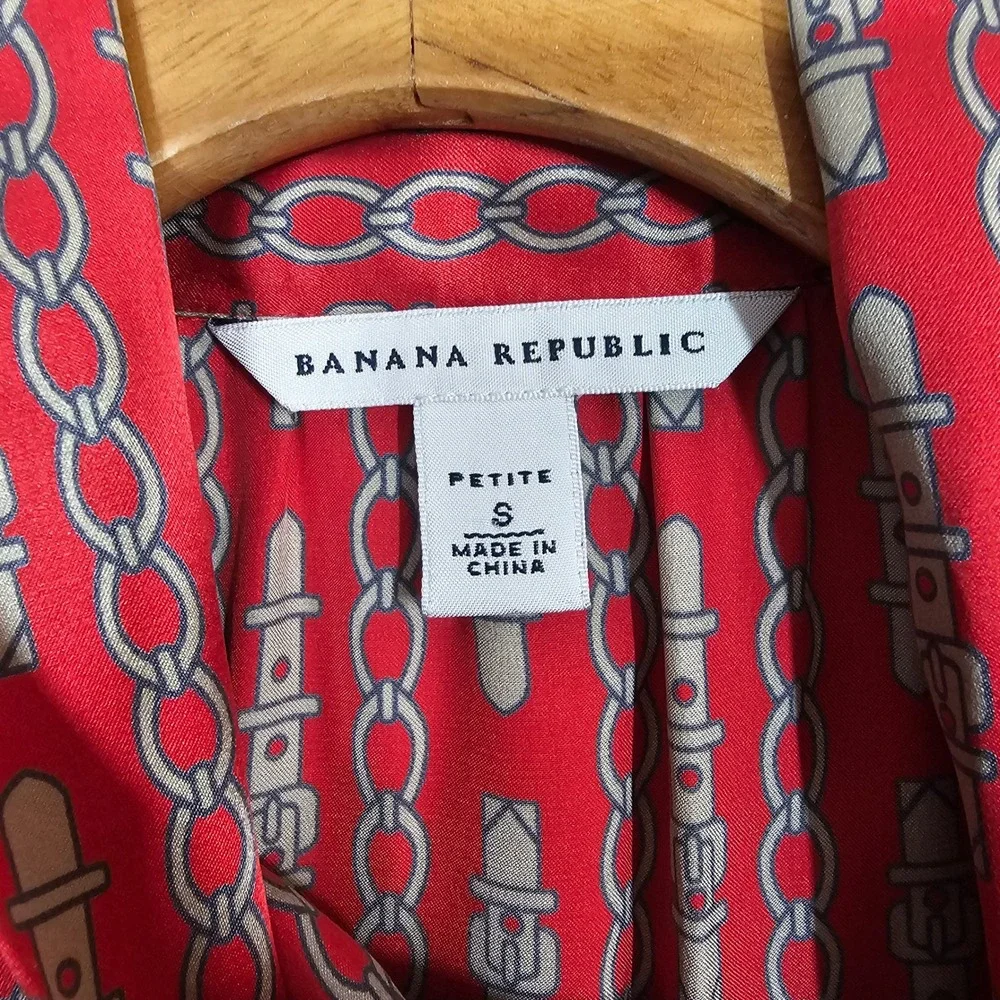 Banana Republic Red Silk Equestrian Chain Print Tie Neck Blouse Petite S